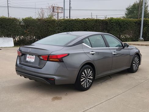 Used 2025 Nissan Altima 2.5 SV image 5