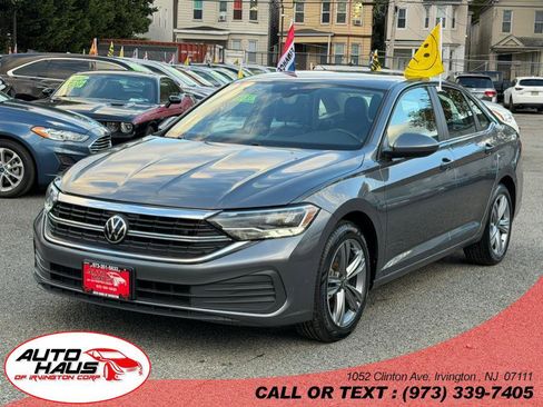 Used 2024 Volkswagen Jetta SE FWD image 1