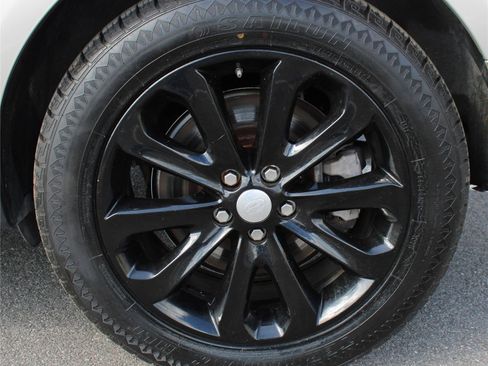 Used 2014 Land Rover Range Rover HSE image 18