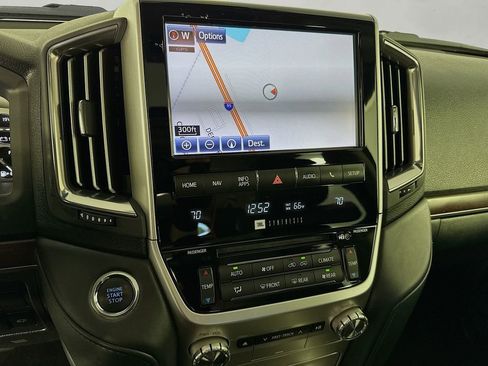 Used 2019 Toyota Land Cruiser image 19