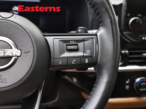 Used 2023 Nissan Pathfinder Platinum AWD/4WD image 16