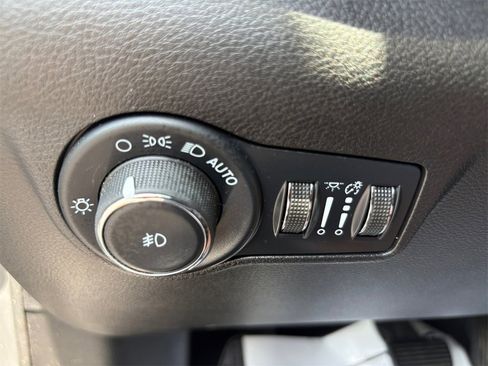 Certified 2022 Jeep Compass Limited image 30