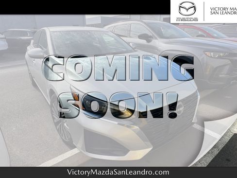 Used 2023 Nissan Altima 2.5 SV image 1