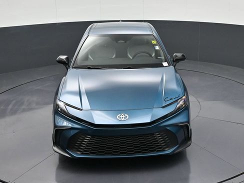 Used 2025 Toyota Camry SE w/ Convenience Package image 17