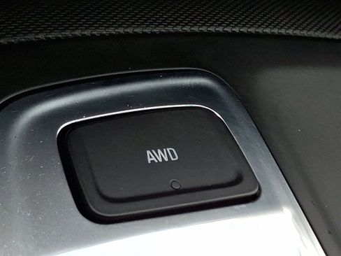 Used 2021 Chevrolet Equinox LS image 24