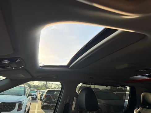 Certified 2024 Kia Carnival SX Prestige FWD image 20