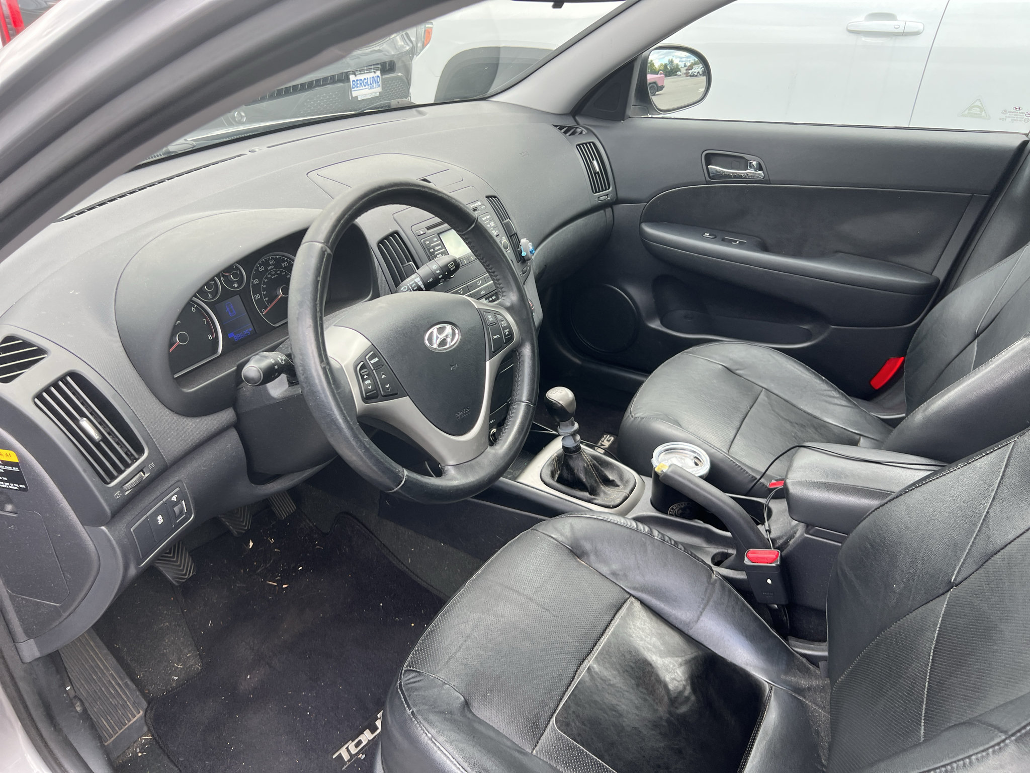 Used 2012 Hyundai Elantra FWD image 11