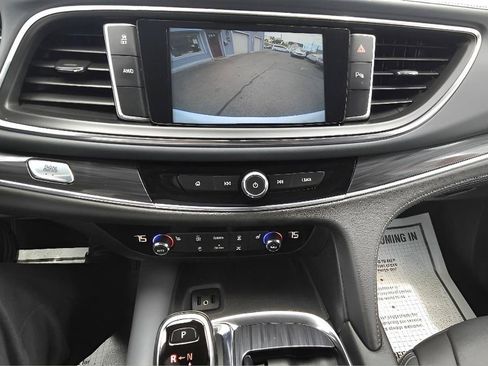 Used 2018 Buick Enclave Essence AWD/4WD image 16