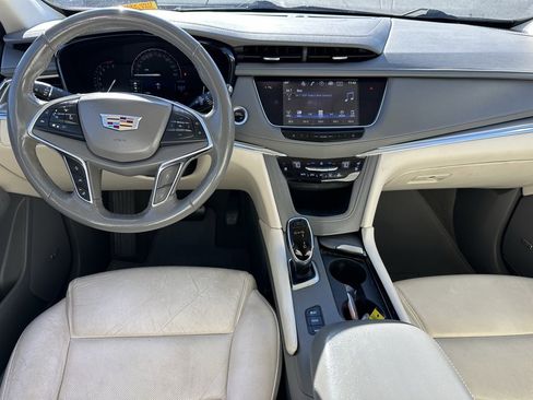 Used 2018 Cadillac XT5 Premium Luxury w/ LPO, Wheel Lock Package image 4