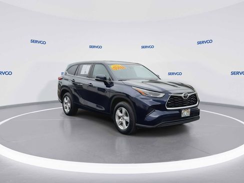 Used 2023 Toyota Highlander L FWD image 2