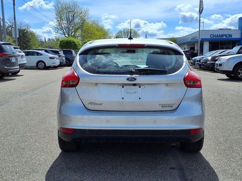 Used 2016 Ford Focus Titanium w/ Titanium Technology Package FWD image 5