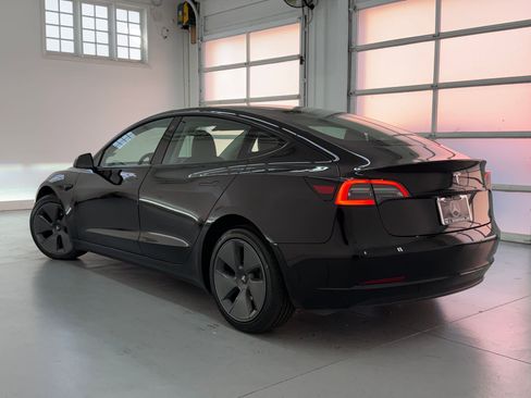 Used 2023 Tesla Model 3 Standard Range image 3
