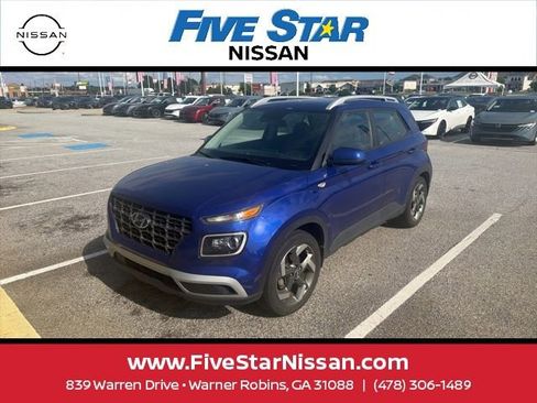 Used 2023 Hyundai Venue Limited FWD image 9