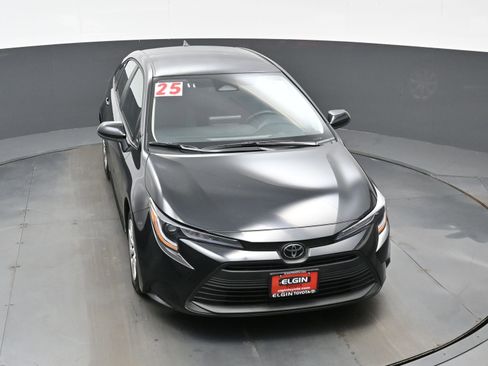 Used 2025 Toyota Corolla LE image 33