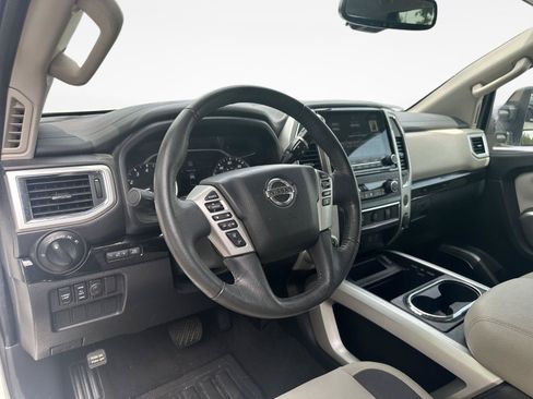 Used 2021 Nissan Titan SV w/ SV Convenience Package AWD/4WD image 11