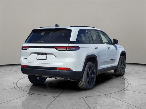 New 2025 Jeep Grand Cherokee Altitude image 12