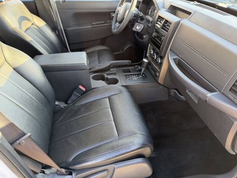 Used 2012 Jeep Liberty Sport image 14