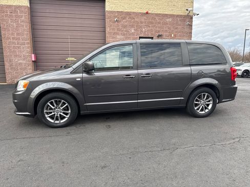 Used 2014 Dodge Grand Caravan SE FWD image 1