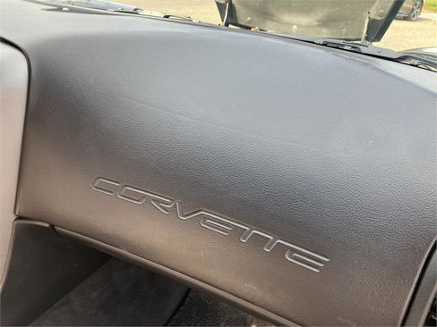Used 2006 Chevrolet Corvette Coupe w/ Preferred Equipment Group image 19