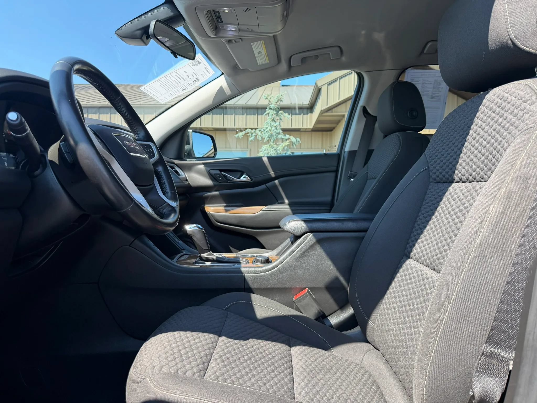 Used 2019 GMC Acadia SLE FWD image 15