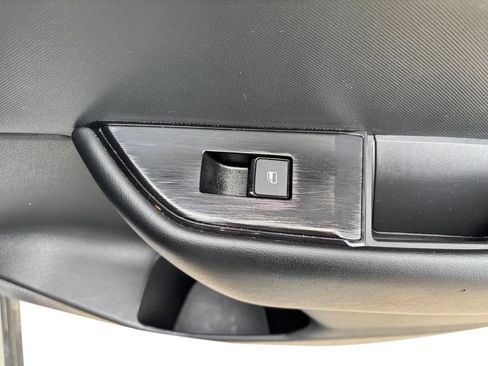 Used 2024 Nissan Rogue S FWD image 23