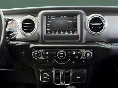 Used 2021 Jeep Wrangler Unlimited Sahara image 18