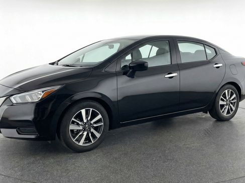 Used 2025 Nissan Versa SV image 3