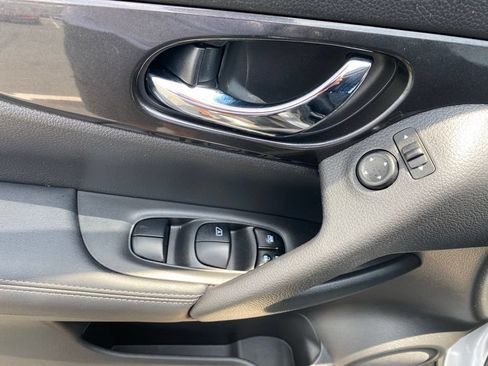 Used 2018 Nissan Rogue S FWD image 11