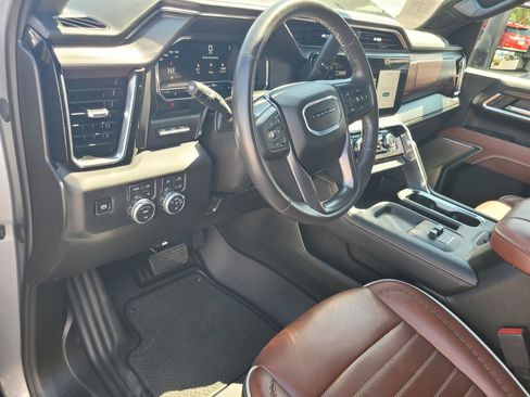 Used 2025 GMC Sierra 2500 Denali Ultimate AWD/4WD image 8