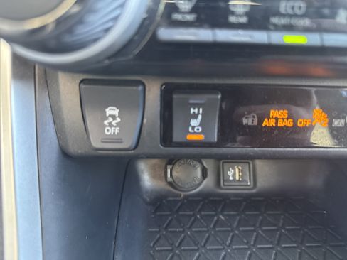 Used 2023 Toyota RAV4 SE image 27