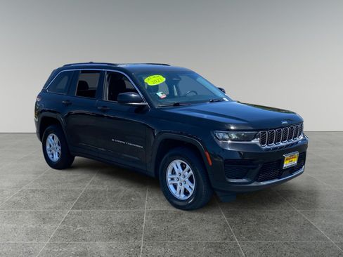 Used 2023 Jeep Grand Cherokee Laredo RWD image 7