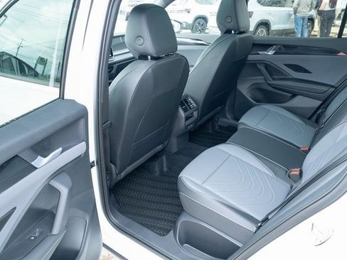 New 2026 Volkswagen Tiguan SE R-Line image 28