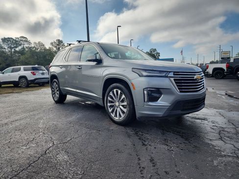 Used 2023 Chevrolet Traverse Premier w/ LPO, Cargo Package image 2