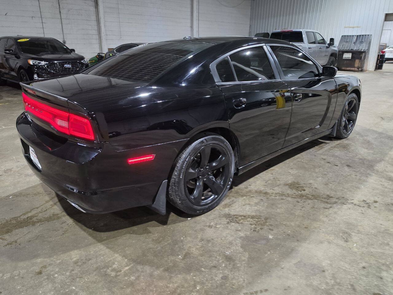 Used 2014 Dodge Charger SXT w/ Blacktop Package RWD image 12