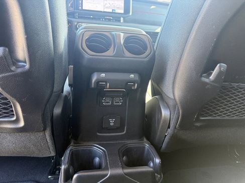 Used 2025 Jeep Wrangler Unlimited Rubicon AWD/4WD image 17