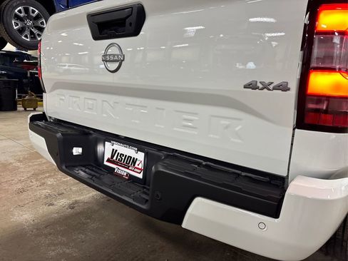 Used 2025 Nissan Frontier SV image 14