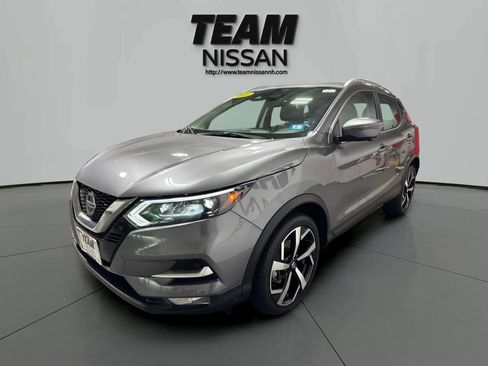 Used 2022 Nissan Rogue Sport SL w/ Premium Package image 3