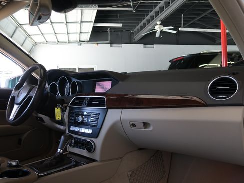 Used 2013 Mercedes-Benz C 250 Sedan image 23