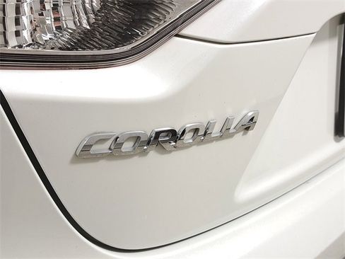 Used 2021 Toyota Corolla SE image 9