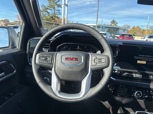 New 2026 GMC Sierra 1500 Elevation image 13