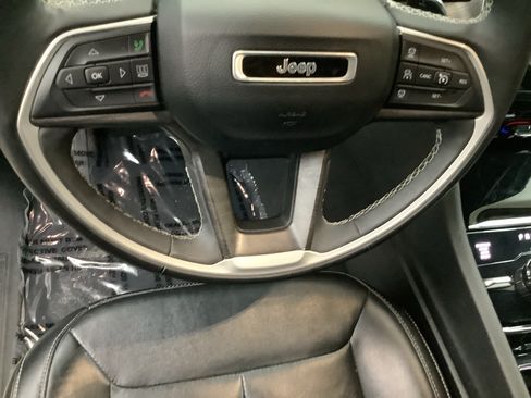 Used 2023 Jeep Grand Cherokee Limited AWD/4WD image 14