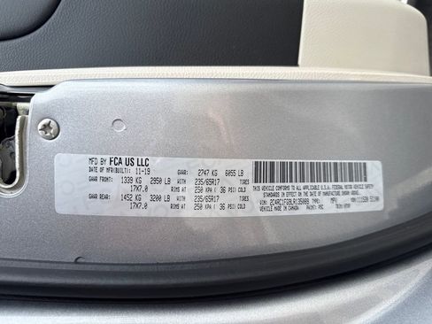 Used 2020 Chrysler Pacifica Touring FWD image 29