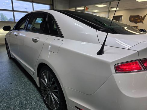 Used 2013 Lincoln MKZ FWD image 9