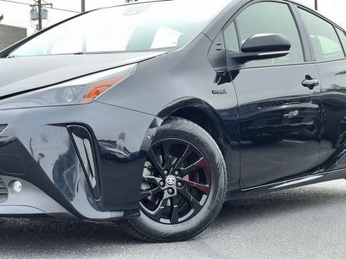 Used 2022 Toyota Prius AWD image 2