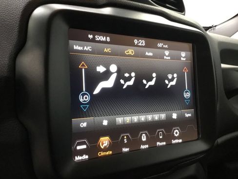 Used 2023 Jeep Renegade Latitude AWD/4WD image 18