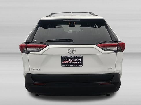 Used 2021 Toyota RAV4 LE FWD image 6