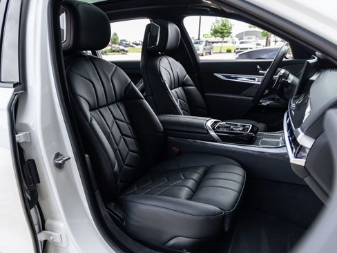 Used 2026 BMW 760i xDrive AWD/4WD image 45