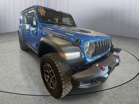 Used 2025 Jeep Wrangler Unlimited Rubicon w/ Convenience Group AWD/4WD image 8