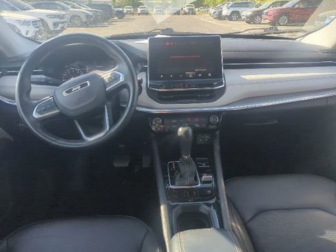 Used 2022 Jeep Compass Limited image 3