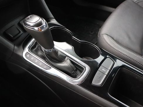 Used 2017 Chevrolet Cruze Premier image 8